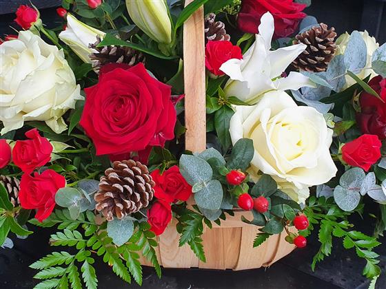 White ceramic snowman Luxury Christmas Basket